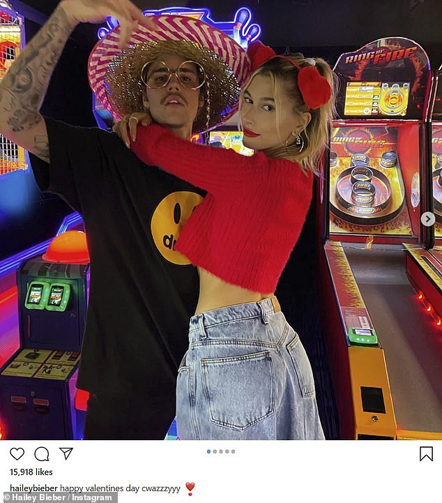 vo justin bieber dien croptop sanh dieu, xinh dep di choi cung chong hinh 4