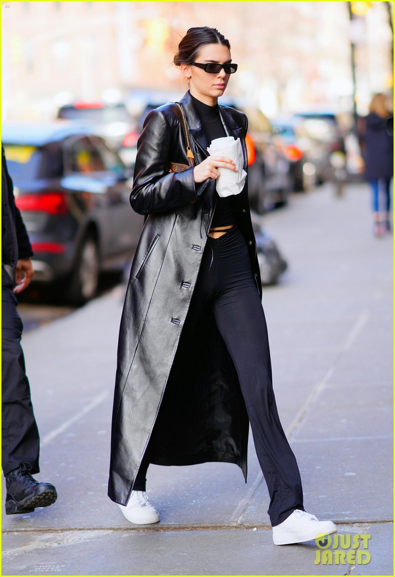 kendall jenner de mat moc xinh dep, rang ro di an trua o new york hinh 3
