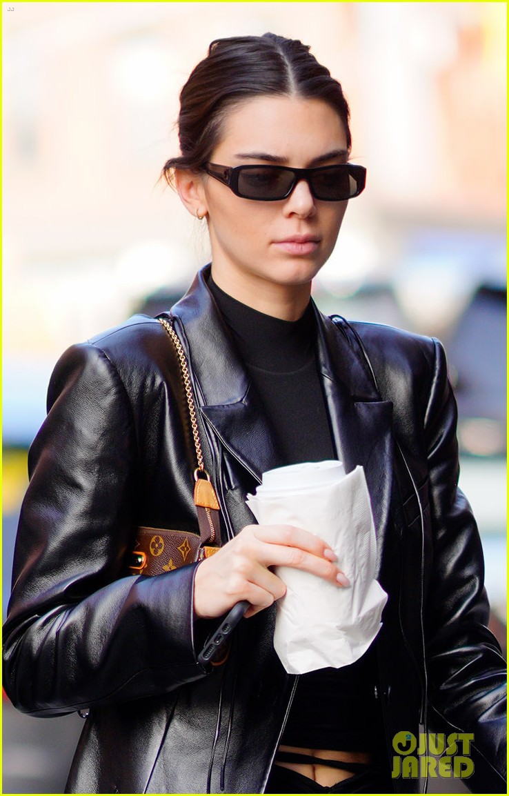 kendall jenner de mat moc xinh dep, rang ro di an trua o new york hinh 6