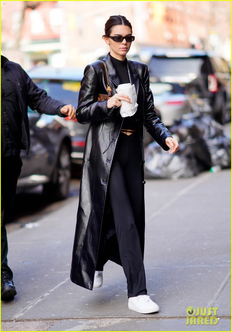 kendall jenner de mat moc xinh dep, rang ro di an trua o new york hinh 7