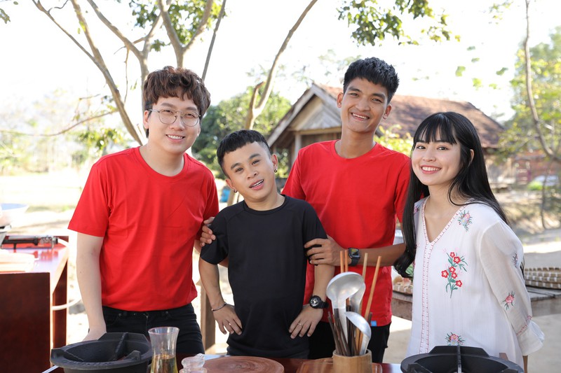 mac van khoa dap tra khi bi hoi "nau an gioi sao chua ai cuoi?" hinh 1