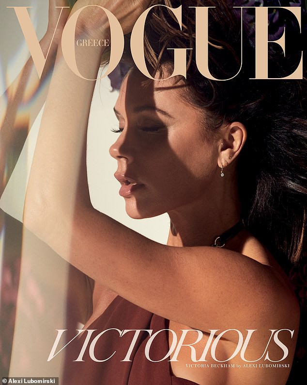 victoria beckham hiem hoi khoe chan thon dai quyen ru tren bia tap chi hinh 3