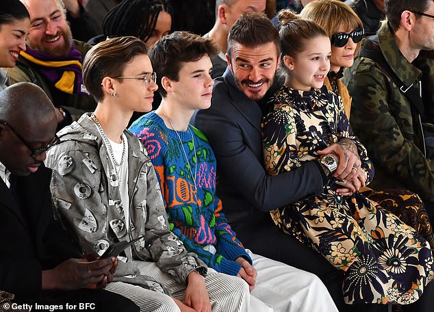 victoria beckham hiem hoi khoe chan thon dai quyen ru tren bia tap chi hinh 4