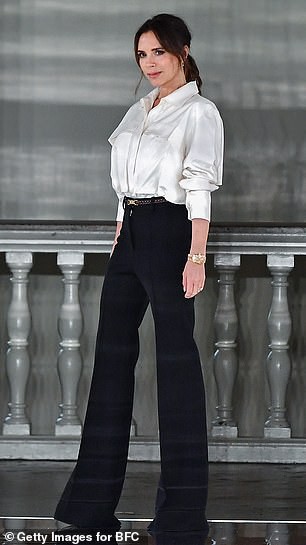 victoria beckham hiem hoi khoe chan thon dai quyen ru tren bia tap chi hinh 5