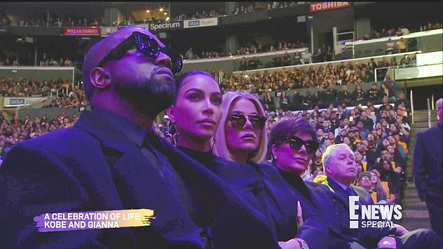 kim kardashian mac do bo sat, vui ve di an toi truoc tin don ly hon hinh 7