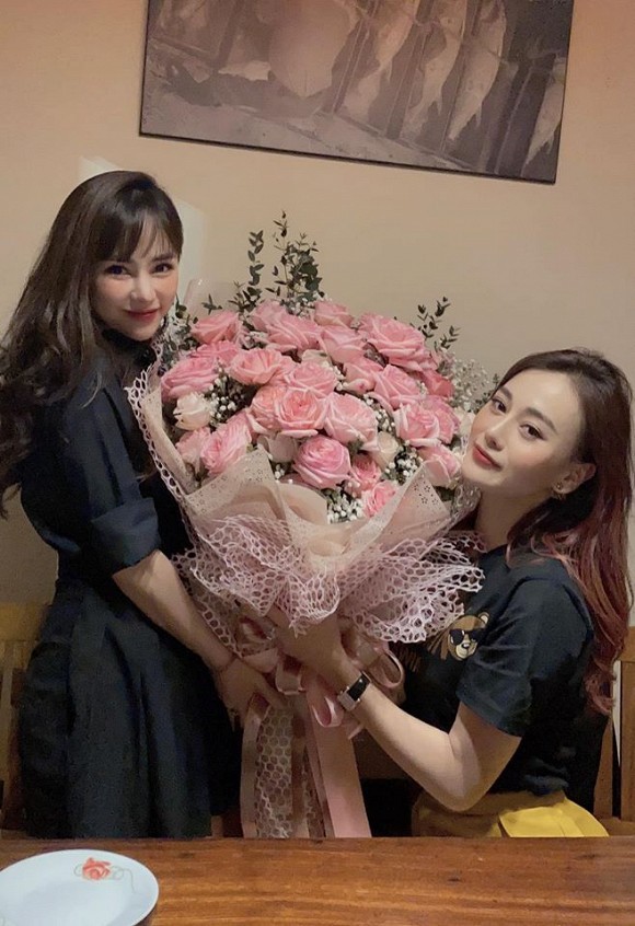 chuyen showbiz: ho ngoc ha va ban trai tinh tu khoe body tren bai bien hinh 3