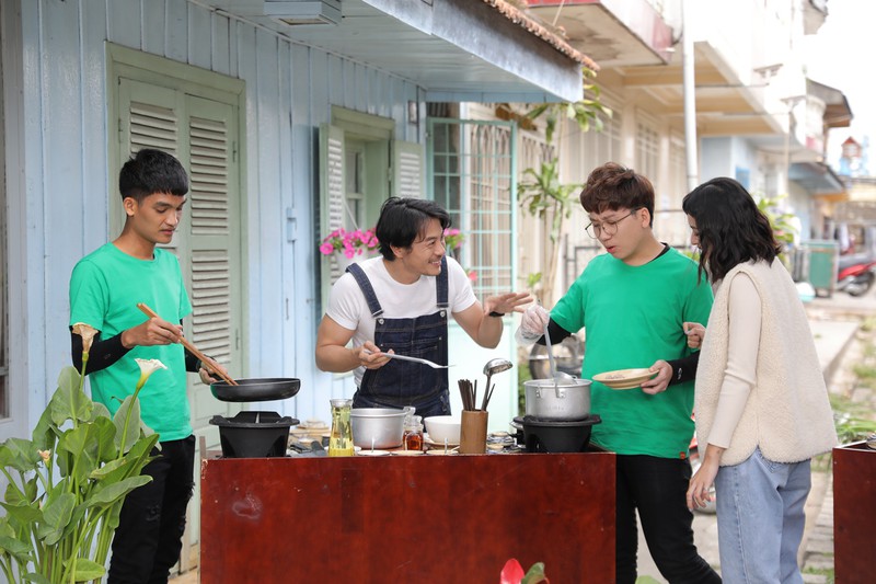 mac van khoa lien tuc "ca khia" khien phat la noi dien hinh 1