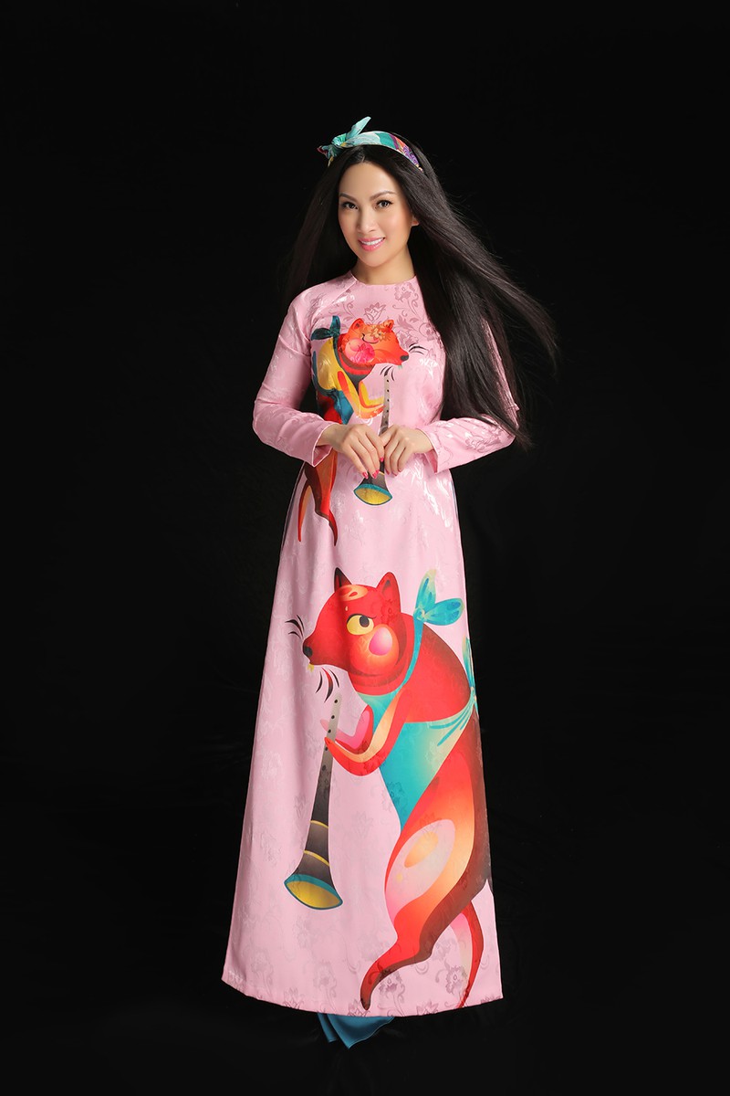 ca si ty phu ha phuong dien ao dai hoa tiet, dep rang ro o tuoi 48 hinh 3