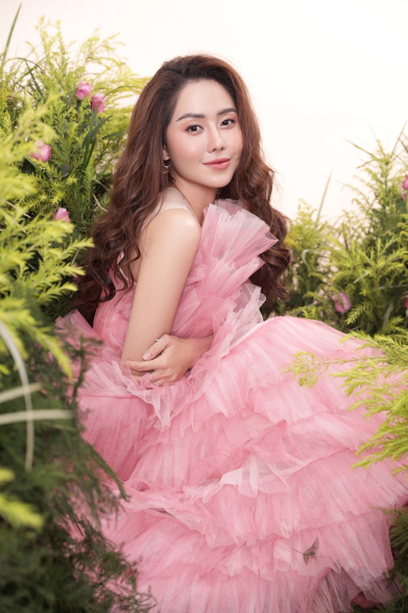tuong vi khoe ve dep mong manh trong thiet ke vay xep tang    hinh 4