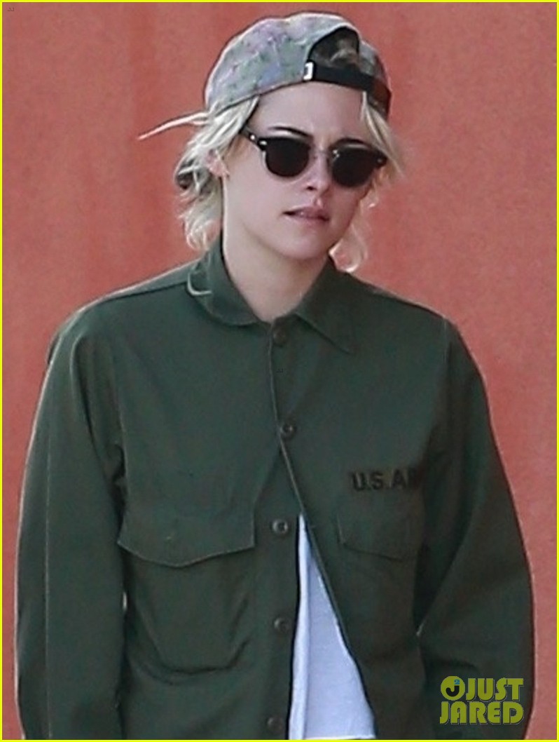 kristen stewart mac "bui bam" di an trua cung ban gai o my hinh 4