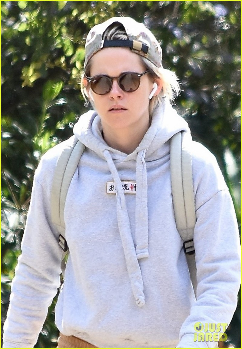 kristen stewart mac "bui bam" di an trua cung ban gai o my hinh 6