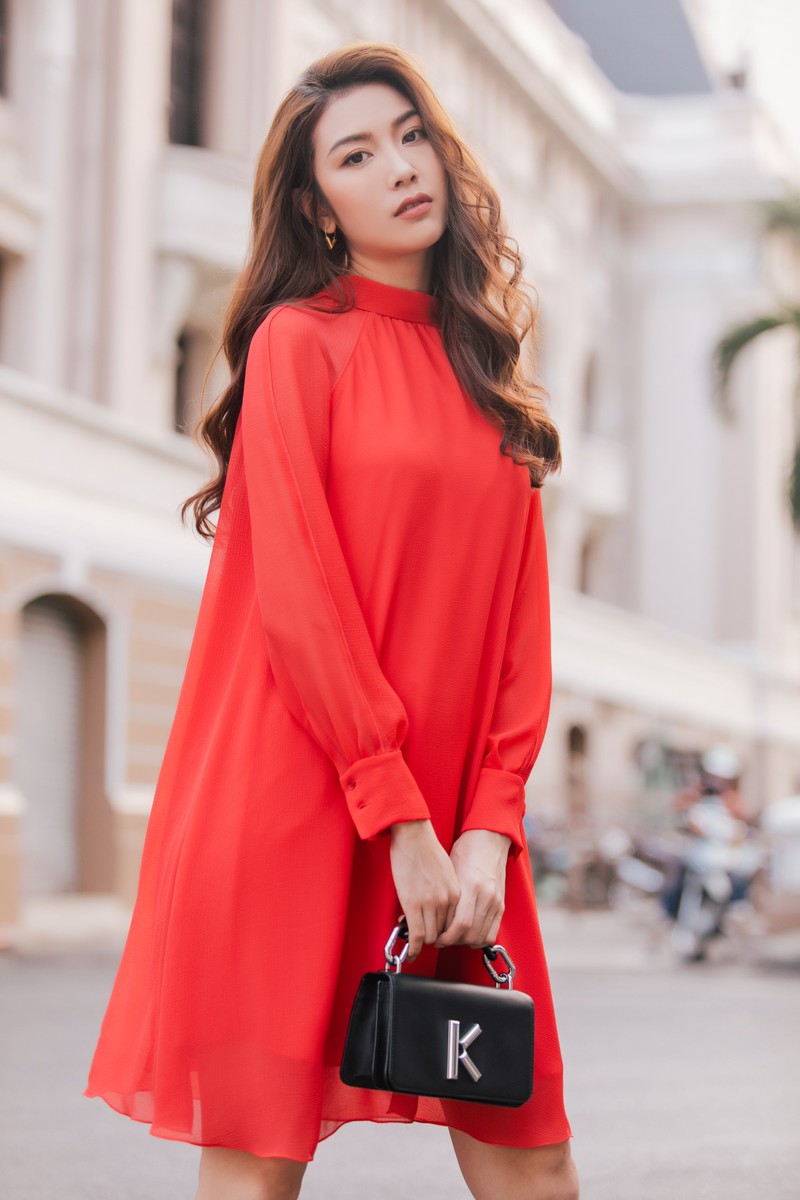 thuy van tung bo anh xinh dep sau khi duoc cau hon bang nhan kim cuong hinh 3