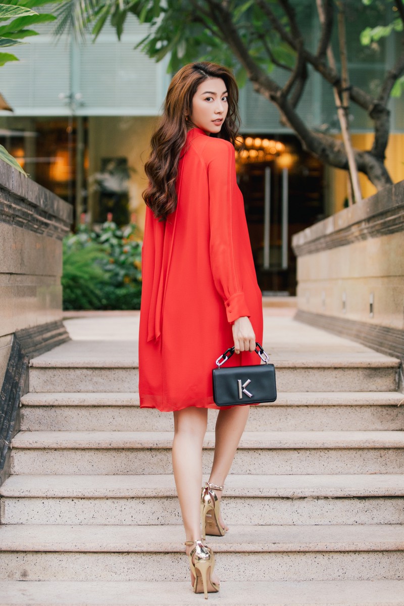 thuy van tung bo anh xinh dep sau khi duoc cau hon bang nhan kim cuong hinh 5