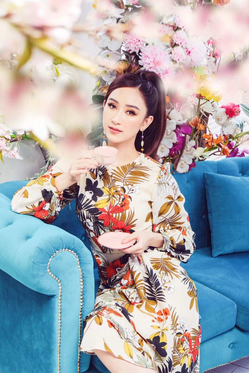 a hau ha thu khoe vong eo thon gon va nhan sac ruc ro trong bo anh moi hinh 7