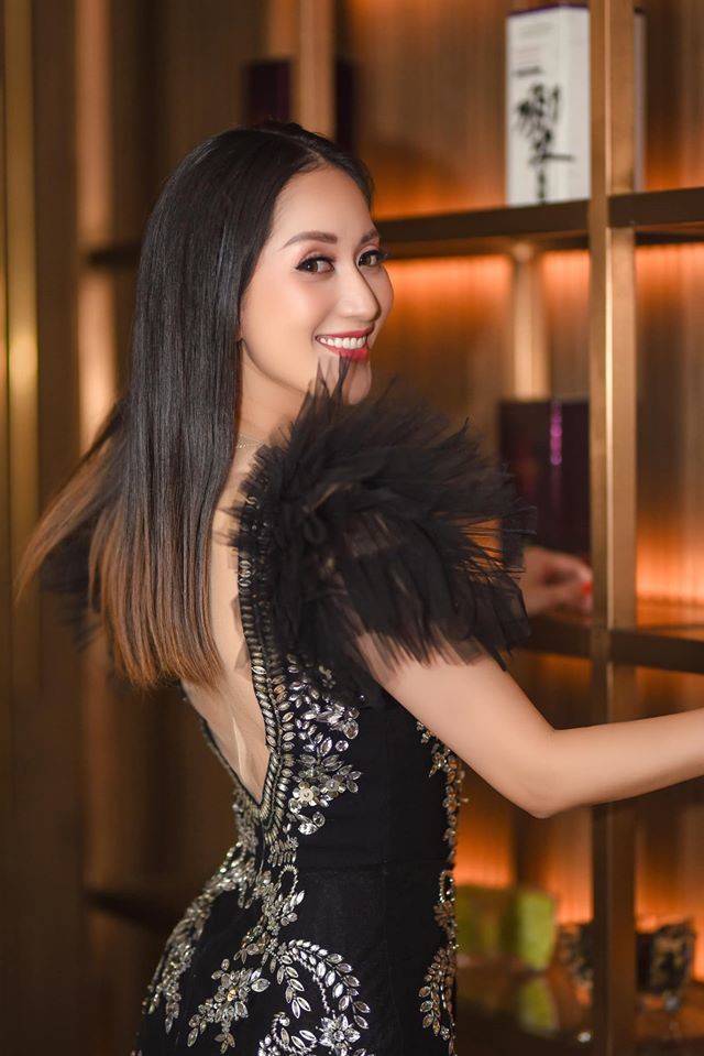 chuyen showbiz: khanh thi goi cam bat chap o tuoi u40 hinh 1