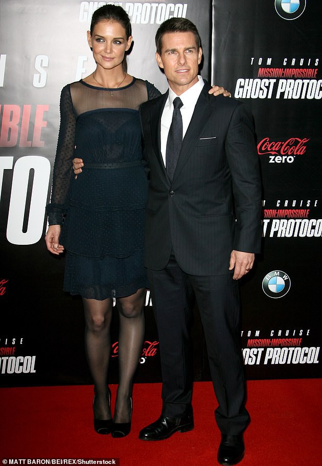 con gai tom cruise ben toc xinh dep, ra dang thieu nu khi di dao cung me hinh 8