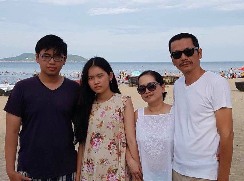 nsnd trung anh mong moi nhan con trai "ve nha di con" giua dich covid-19 hinh 1