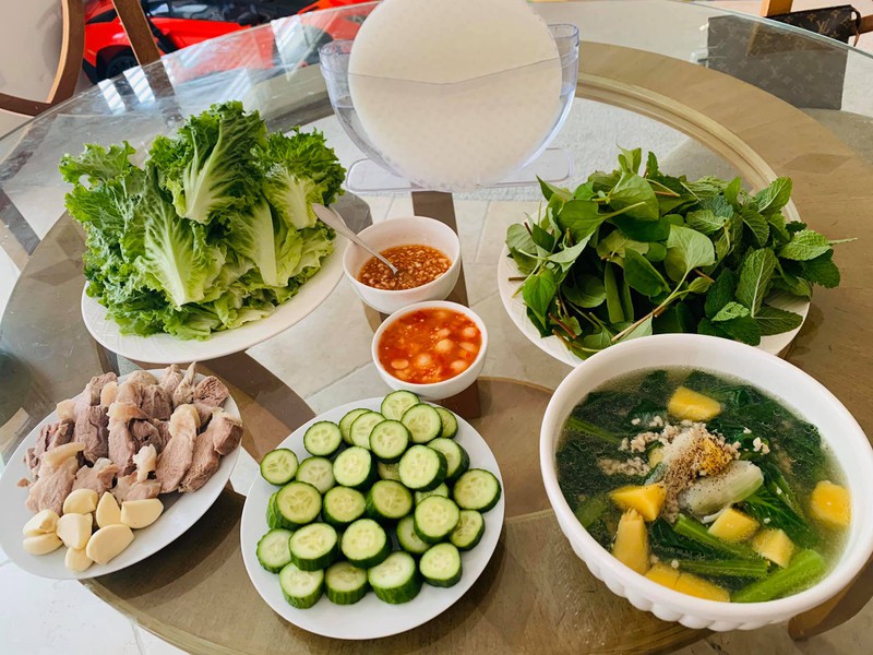 sao viet dam dang, khoe anh nau an ngon khi o nha mua dich covid-19 hinh 2
