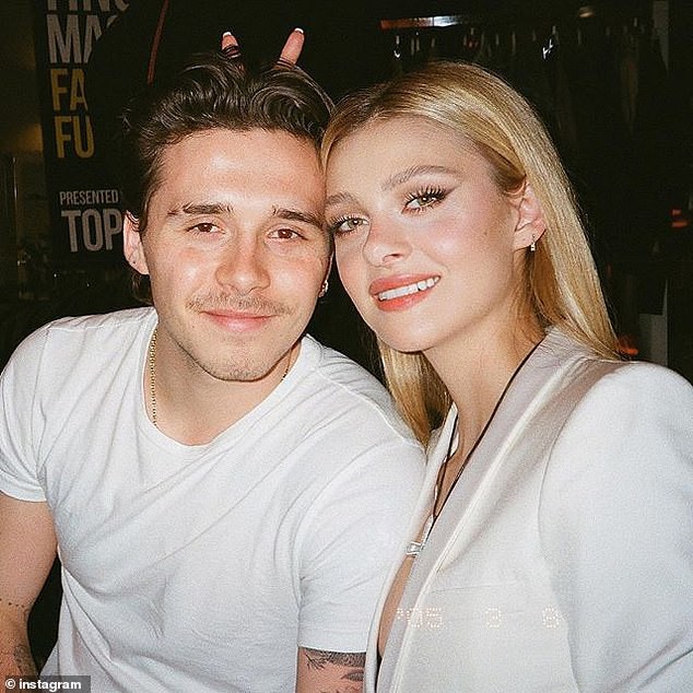 con trai david beckham chuyen den song cung nha voi ban gai xinh dep hinh 1
