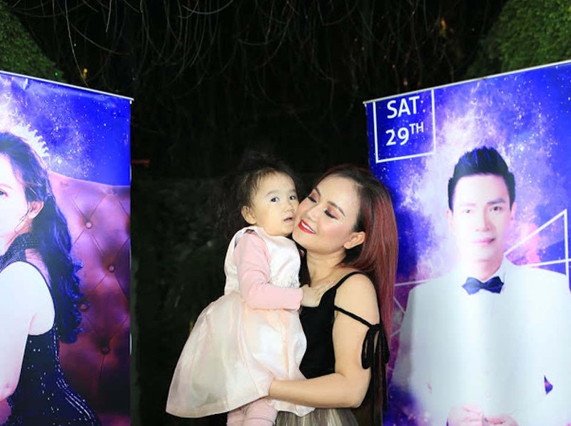 hoang yen: 3 cuoc hon nhan tan vo va cu soc sinh con tuoi 40 hinh 3