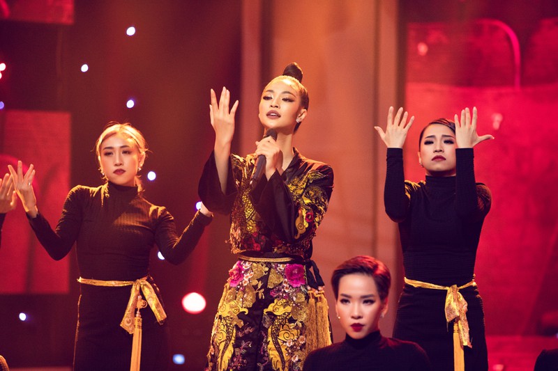 kieu loan "dung hang" hoa hau tieu vy - ke 8 lang, nguoi nua can hinh 3