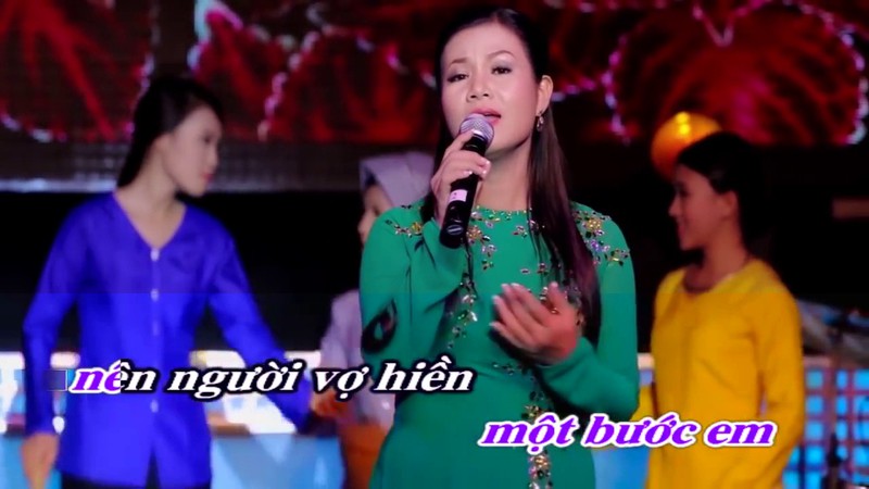 bi hai chuyen hat karaoke vi phai o nha mua dich covid 19 hinh 1