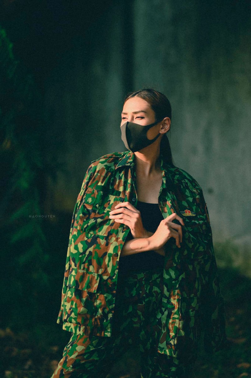 vo hoang yen hoa nu quan nhan trong bo anh cuoi tai khu cach ly hinh 3
