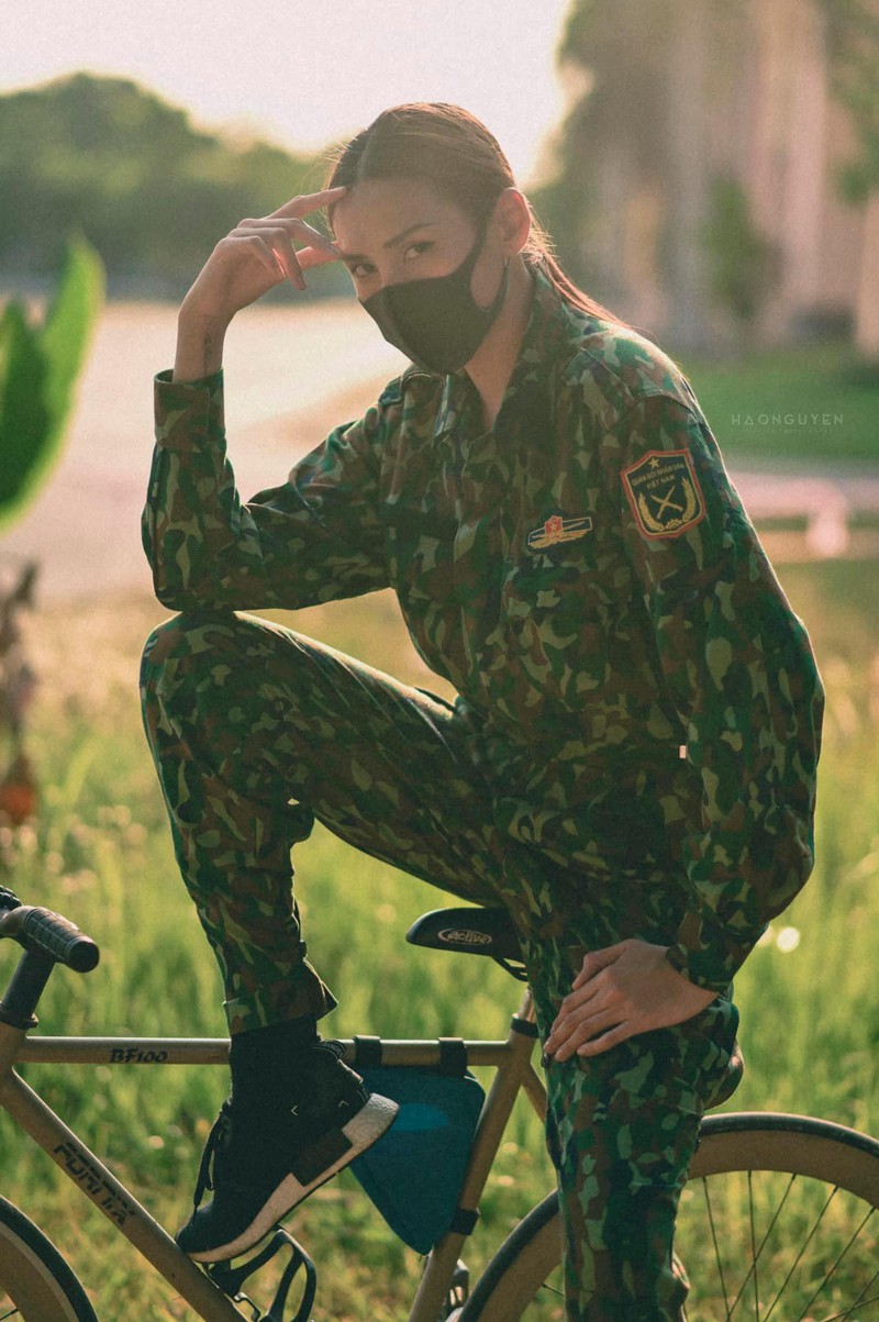 vo hoang yen hoa nu quan nhan trong bo anh cuoi tai khu cach ly hinh 9