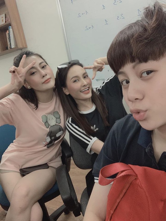 hau truong hai huoc cua dan dien vien phim "nhung ngay khong quen" hinh 8