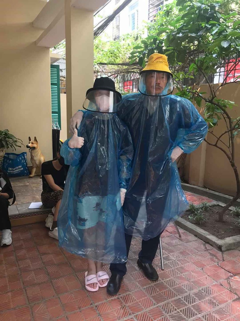hau truong hai huoc cua dan dien vien phim "nhung ngay khong quen" hinh 2