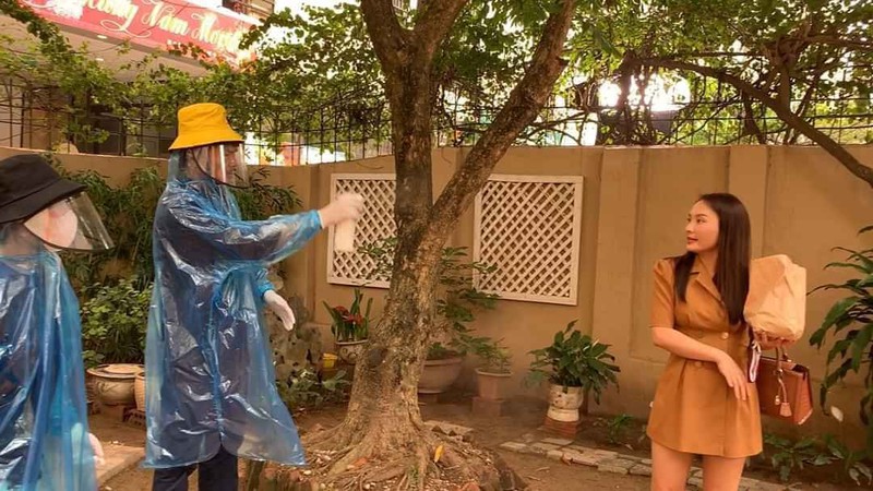 hau truong hai huoc cua dan dien vien phim "nhung ngay khong quen" hinh 5