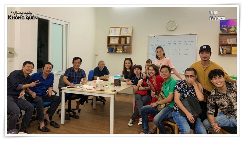 hau truong hai huoc cua dan dien vien phim "nhung ngay khong quen" hinh 1