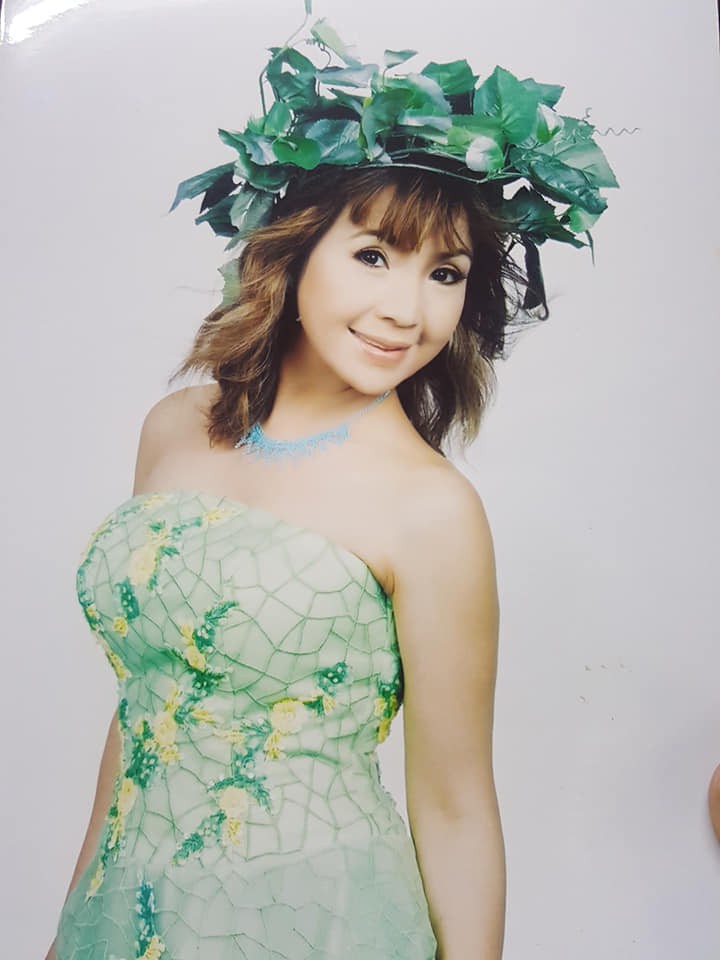 nsnd lan huong len chuc ba ngoai van gay ngo ngang vi nhan sac khong tuoi hinh 9