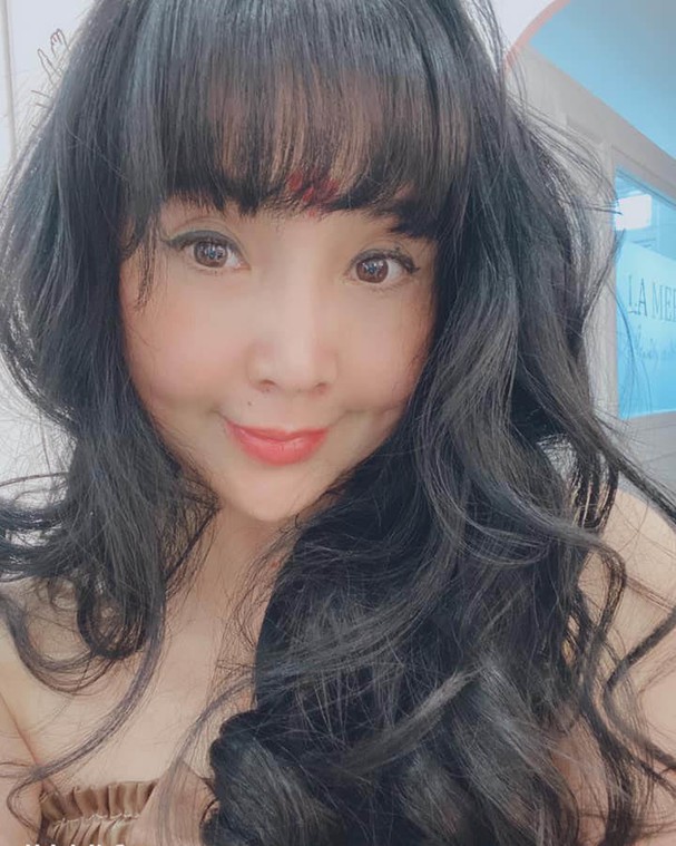 nsnd lan huong len chuc ba ngoai van gay ngo ngang vi nhan sac khong tuoi hinh 14