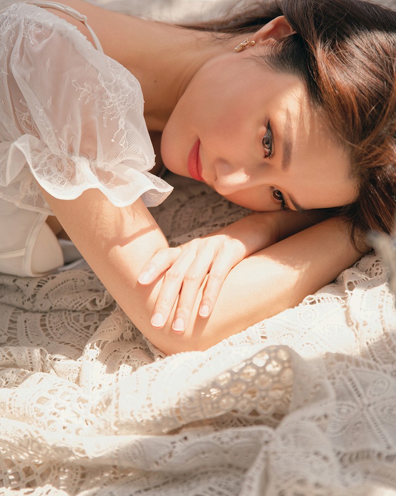 diem my 9x khoe ve dep mong manh, goi cam trong bo anh moi hinh 4