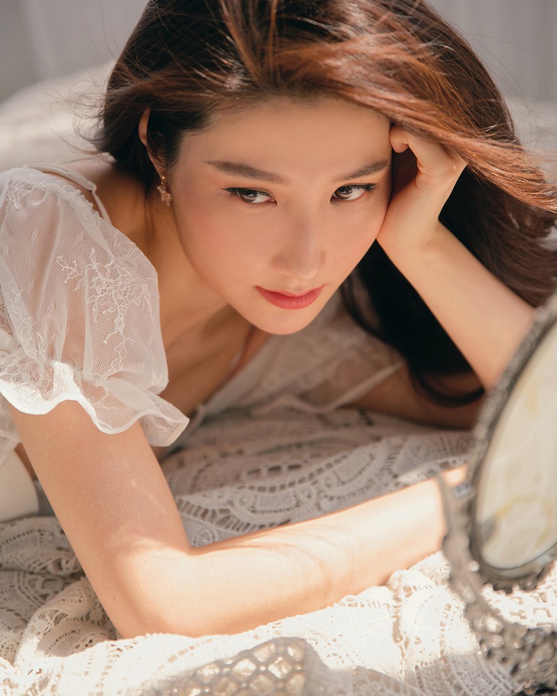 diem my 9x khoe ve dep mong manh, goi cam trong bo anh moi hinh 5