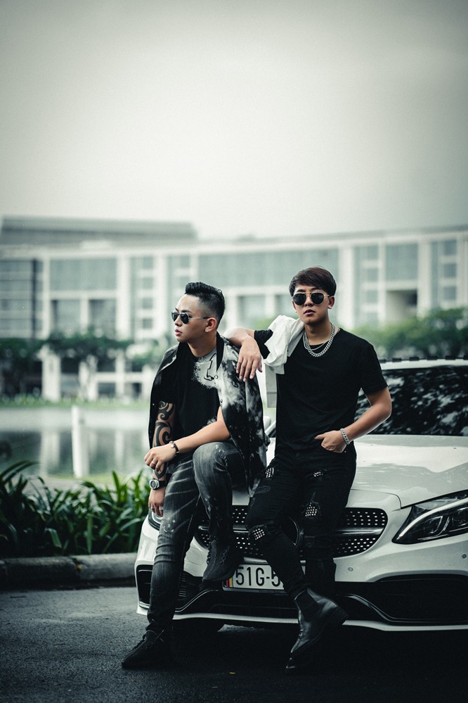 sau on ao doi tu, chau khai phong tung mv moi tro dua hinh 2