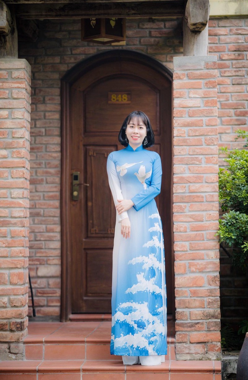 suyt xoa truoc nhung mon an bai tri tuyet dep cua co giao day van hinh 1