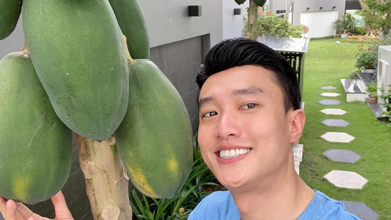 quoc truong tron 32 tuoi: dep trai, giau co, tai nang van "le bong"  hinh 7