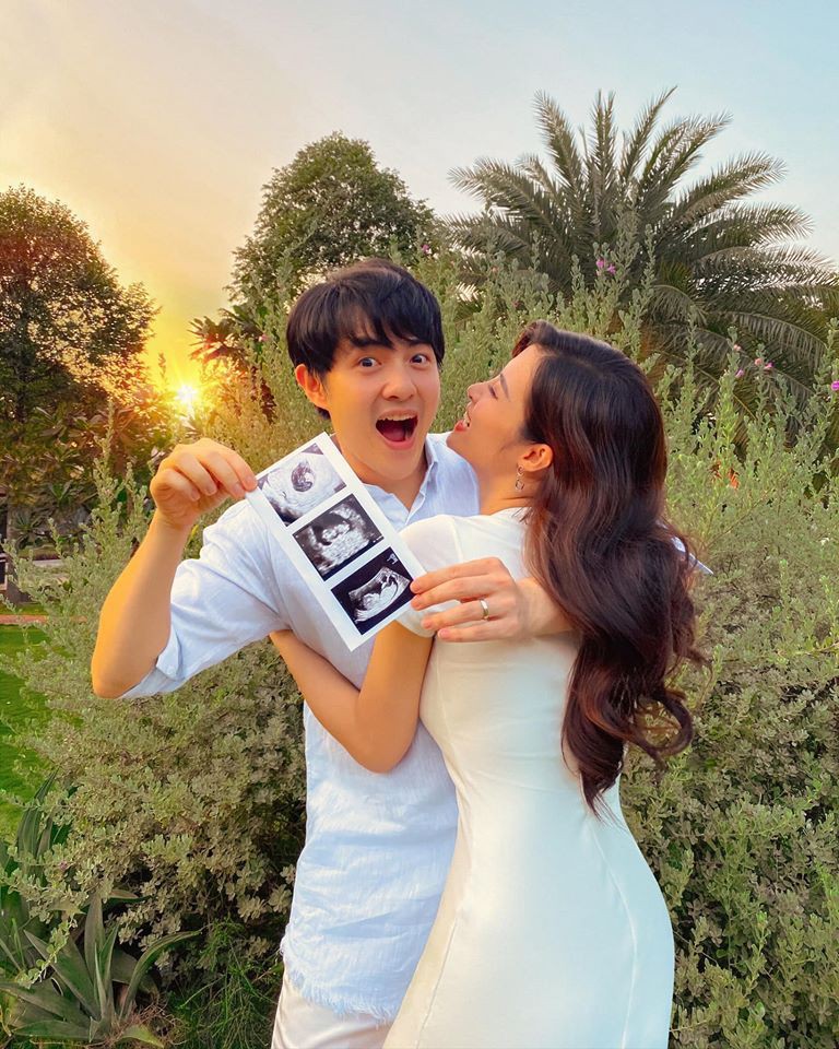chuyen showbiz: ho ngoc ha va ban trai mac do ngu doi om nhau tinh cam hinh 4