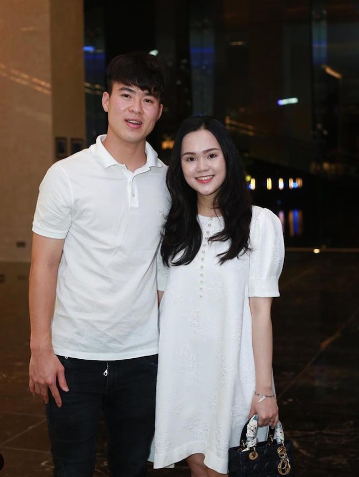 chuyen showbiz: ho ngoc ha va ban trai mac do ngu doi om nhau tinh cam hinh 7