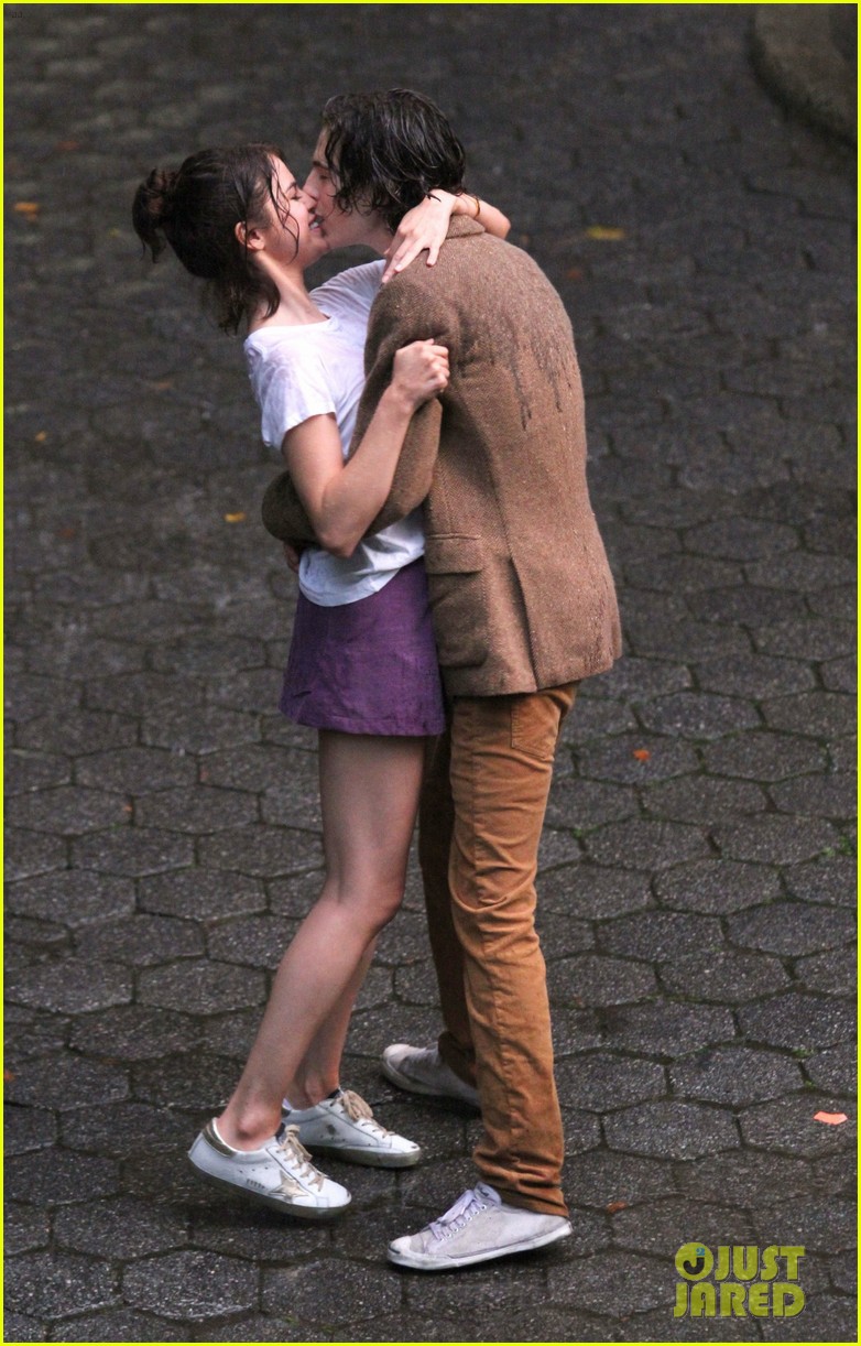 selena gomez ngot ngao hon trai dep duoi troi mua o new york hinh 1