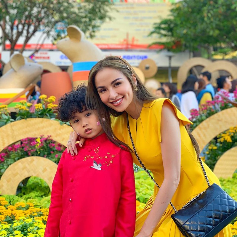 nhan sac bien doi den muc khong nhan ra cua hoa hau diem huong hinh 10