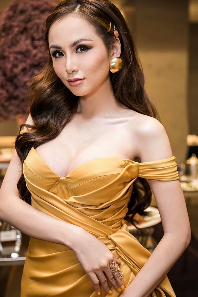 nhan sac bien doi den muc khong nhan ra cua hoa hau diem huong hinh 13