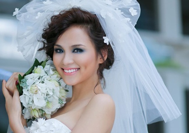 nhan sac bien doi den muc khong nhan ra cua hoa hau diem huong hinh 4