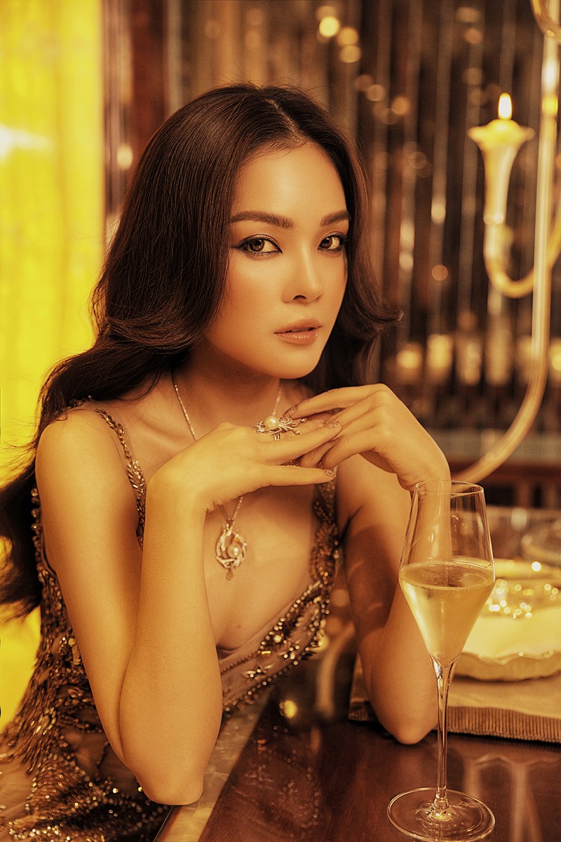 sau ly hon, duong cam lynh ngay cang dep sac sao va goi cam  hinh 2