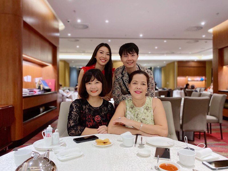 chuyen showbiz:jennifer pham va chong doanh nhan tinh tu trong bon tam hinh 9