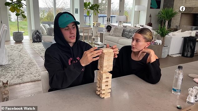 hailey baldwin thua nhan mau thuan voi justin bieber khi o nha hinh 1
