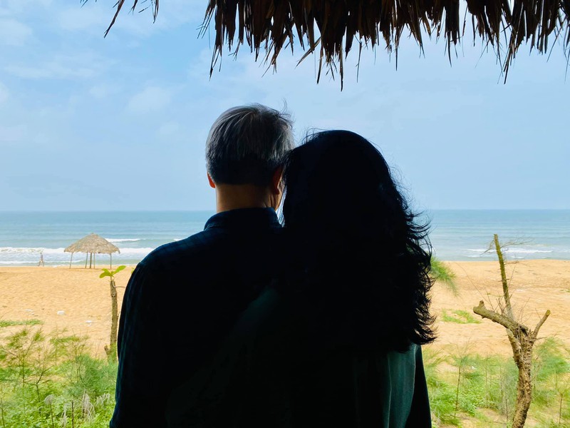 diva thanh lam lan dau cong khai anh tinh tu ben nguoi dan ong la mat hinh 1