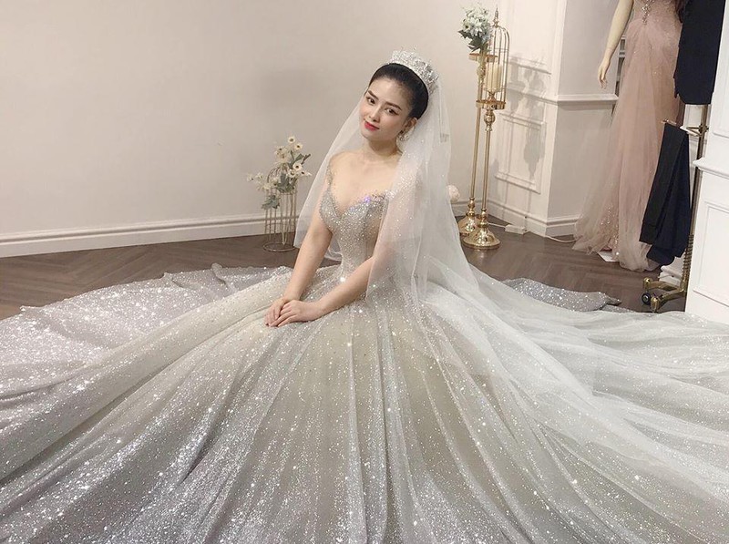 chuyen showbiz: nha phuong xinh dep, nhang nhit sanh doi ben chong hinh 8